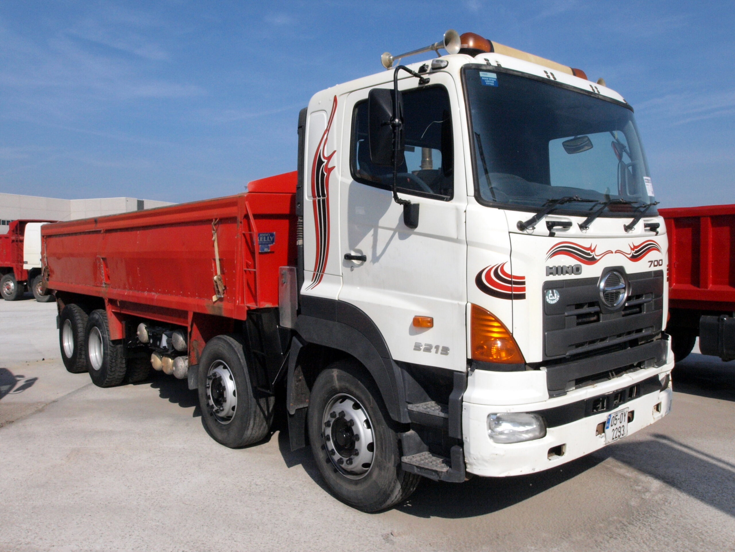 Hino 700 