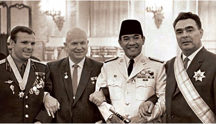 patung presiden soekarno