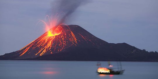  Gunung Anak Krakatau