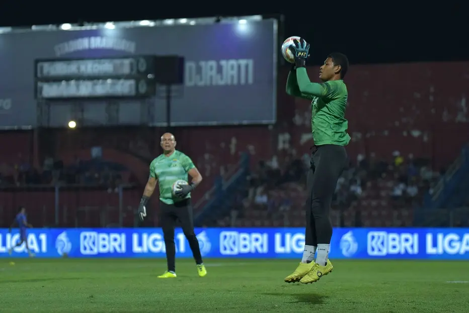 Putra Sheva Sanggasi, Kiper muda Persib, Akademi Persib