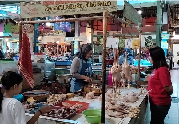Harga ayam potong di Bandung masih tinggi, Kamis 13-7-2023