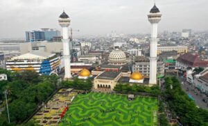 wisata religi di bandung - Masjid Raya Bandung. (pinhome)