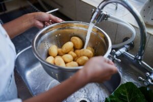 tips cara mencuci kentang yang benar