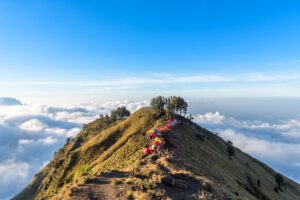 mengenl seven summits indonesia