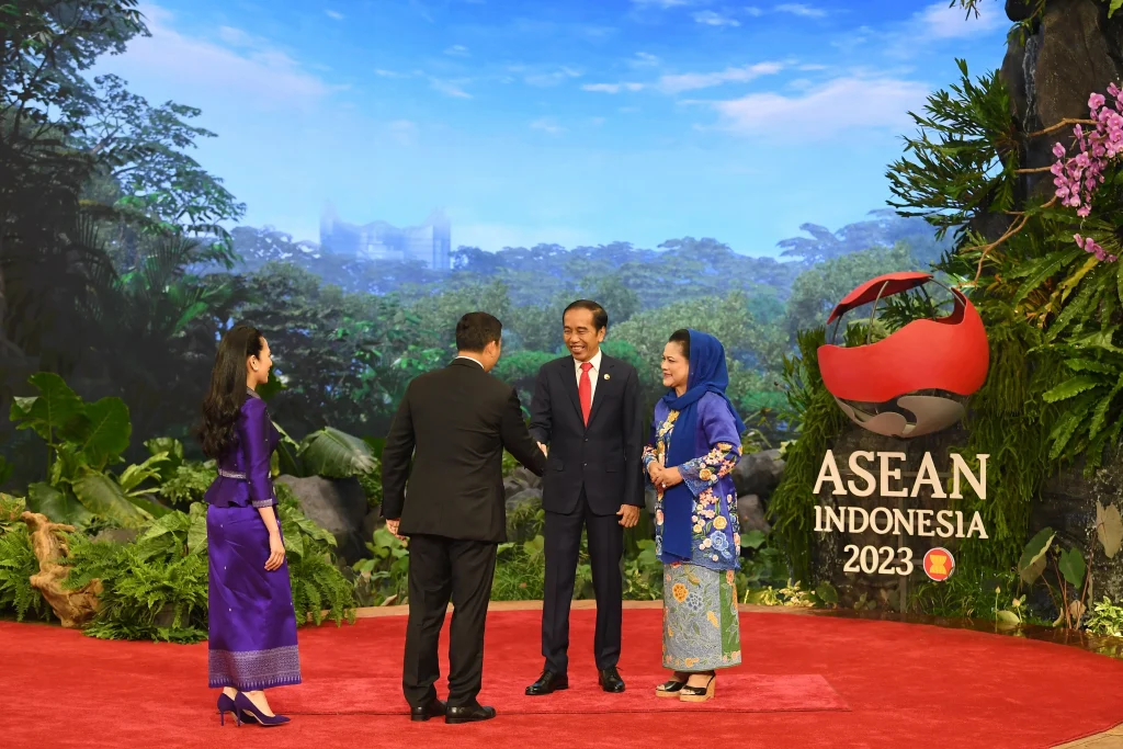 Kebaya Encim dan Budaya Betawi di Panggung KTT ke-43 ASEAN