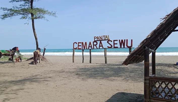 Pantai Cemara Sewu