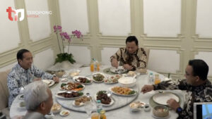 Jokowi Undang Tiga Bacapres Makan Malam di Istana, Seragam Batik Parang Jadi Pilihan