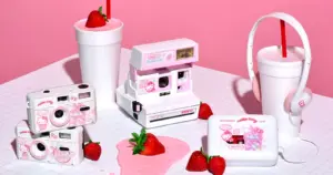 Polaroid 600 Hello Kitty Strawberry