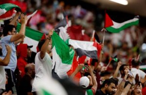 Bobotoh Kibarkan Bendera Palestina