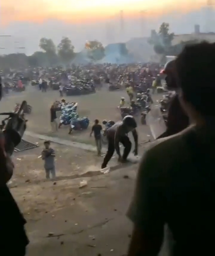 Polisi Klaim Tembak Gas Airmata ke Suporter Gresik United Sesuai Prosedur