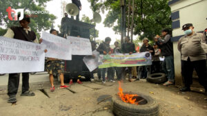 Demo Protes Gedung Mangkrak Selama 5 Tahun di ISBI Bandung