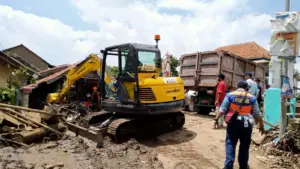 kerja bakti pasca banjir kabupaten bandung