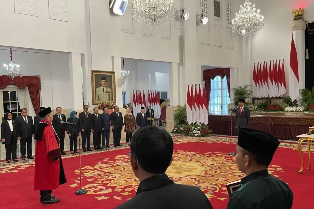 Jokowi Lantik Politikus PPP Arsul Sani jadi Hakim Konstitusi
