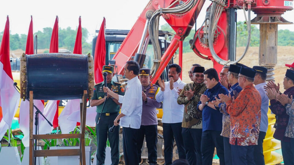 Jokowi Letakkan Batu Pertama Masjid IKN