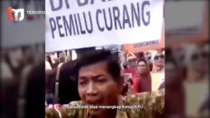 Massa Demo Tuntut Pemilu Diulang dan Tangkap Ketua KPU Serta Kapolri.