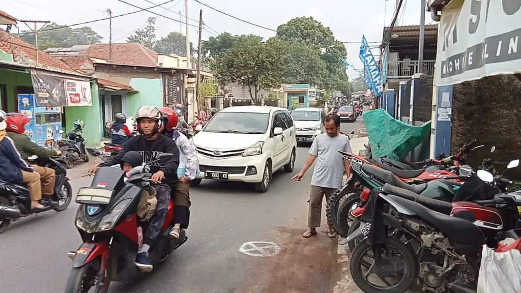 TKP tukang rujak tewas dihantam ban truk copot di Batujajar KBB