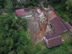 Jakarta Mengalami Kelumpuhan Akibat Gempa Megathrust