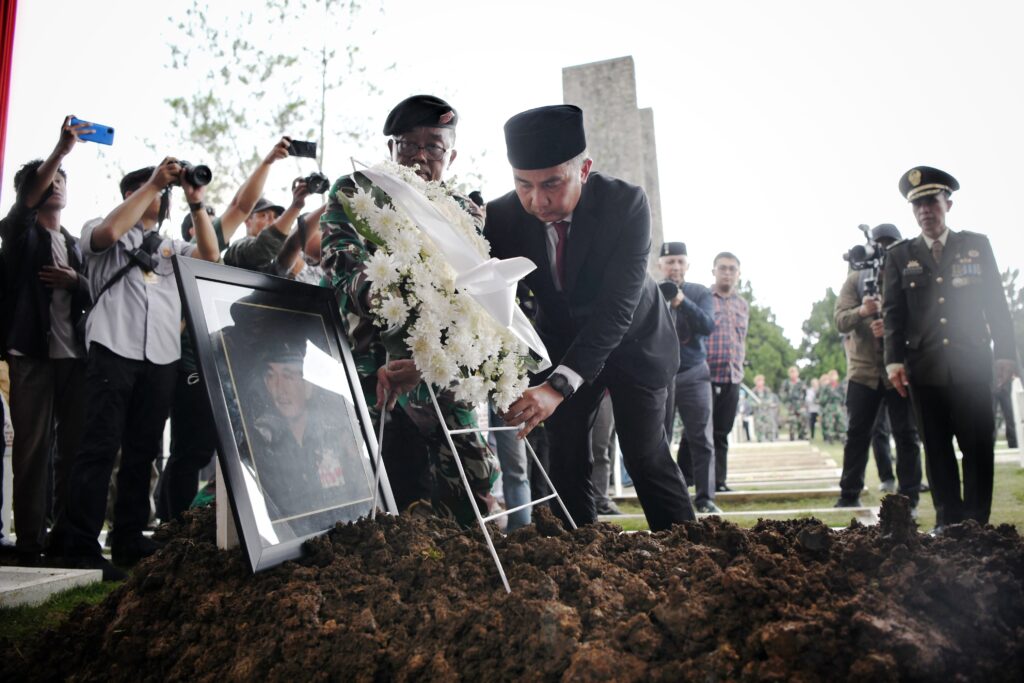 pemakaman Solihin GP, Jusuf Kalla, Bey Machmudin