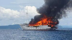 Kapal Pesiar The Oceanic Kebakaran