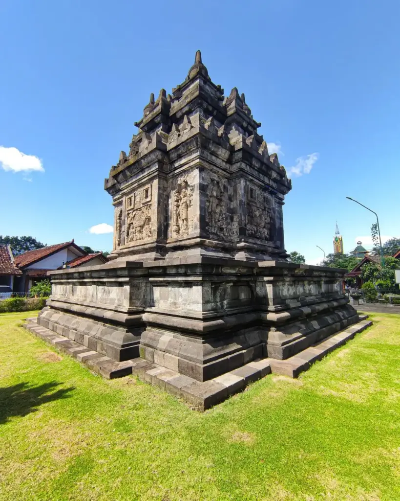 Candi bersejarah Magelang