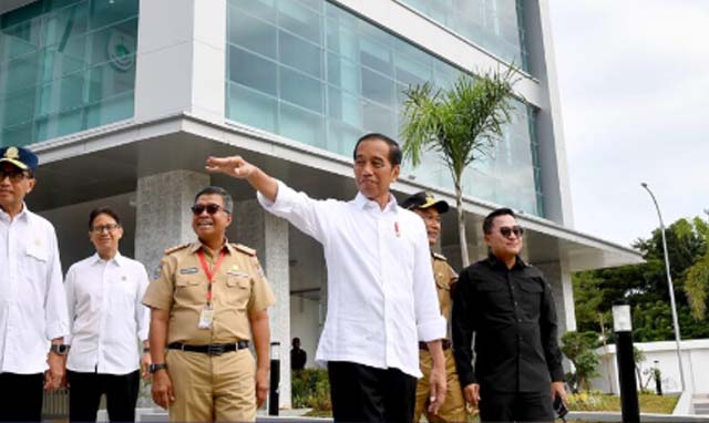 Jokowi prabowo jokowi jalan rusak Tol Pekanbaru-Padang