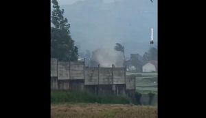 Amkan angin puting beliung di Cimaung, Kabupaten Bandung,Jabar