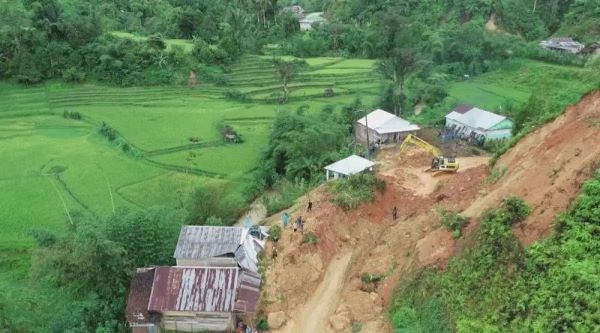 BNPB Ribuan Jiwa Mengungsi Akibat Longsor Mamasa