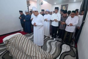 Jokowi Takziyah ke Kediaman Almarhumah Syarifah Salma