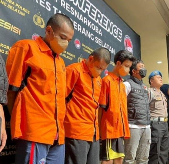Polisi Langsung Gerak Cepat Buru Bos Pembuat Pabrik Tembakau Sintensis
