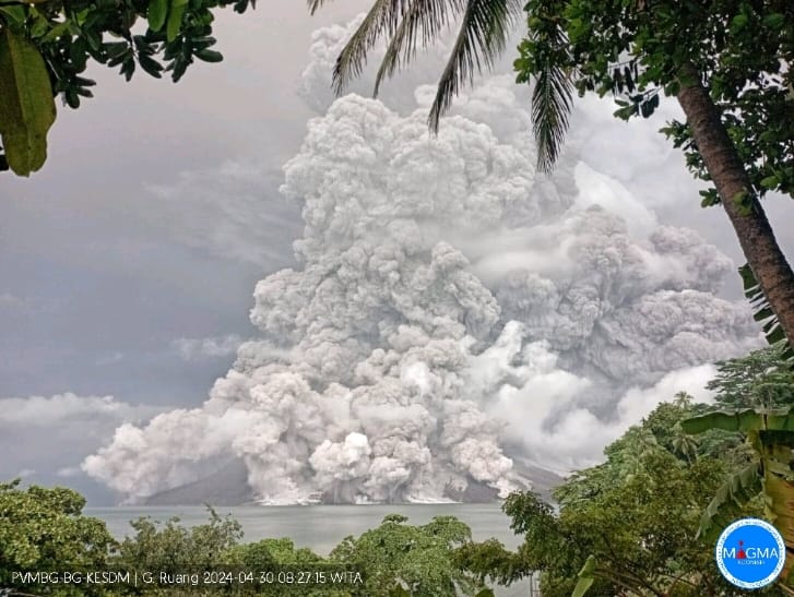 Gunung Ruang Erupsi Tujuh Bandara Ditutup