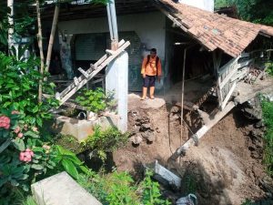Puting Beliung Sapu Puluhan Rumah di Bandung Barat