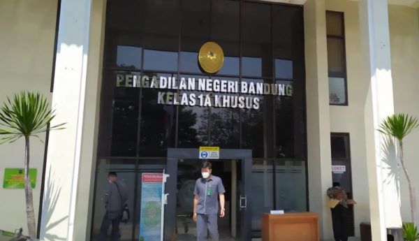 PN Bandung Tunda Sidang Pegi