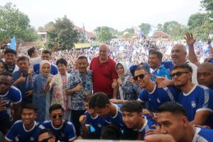 Ribuan Bobotoh Sambut Kedatangan Persib di Tanjungsari