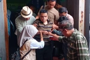 Penyerahan ADD dan ADPD Kabupaten Bandung di desa Cileunyi Wetan