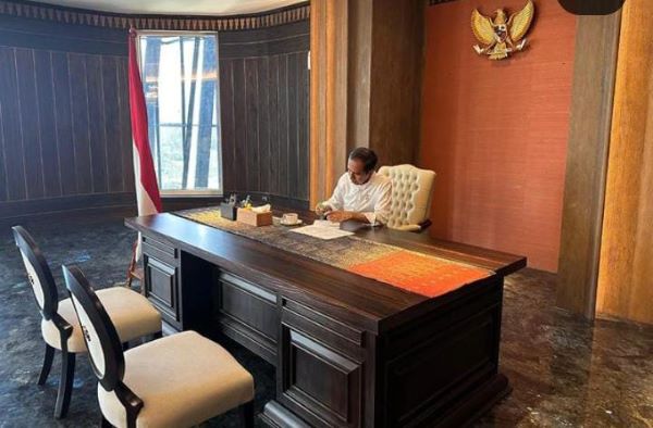 Jokowi Pamer Kantor Baru di Istana Garuda IKN