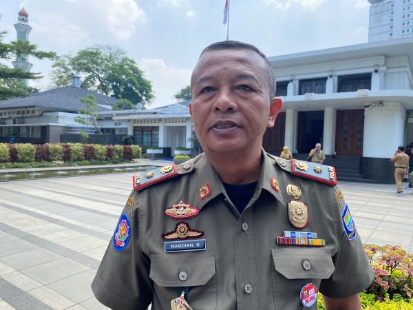 Satpol PP Kota Bandung Tegakkan Perda Sapu Jagat