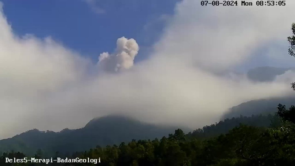 Terjadi Awan Panas Guguran Merapi Jawa Tengah