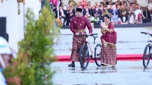 AHY menangkan pakaian adat terbaik saat upacara penurunan bendera