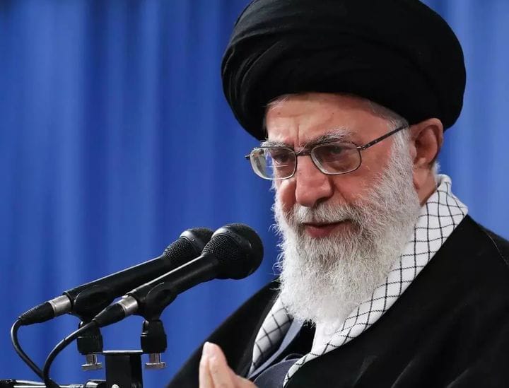 Pemimpin Iran Ali Khamenei Perintahkan Serang Israel