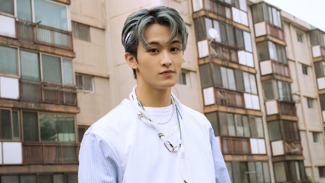 Mark NCT merayakan ulang tahun