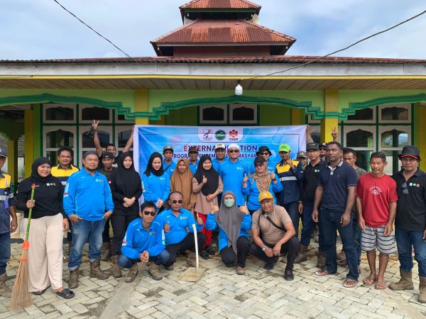 Perusahaan Tambang di Weda Tengah Kompak Bersih-bersih Kampung