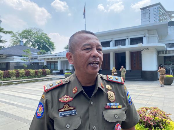 Satpol PP Kota Bandung Terkait Penjual Bendera di Pinggir Jalan