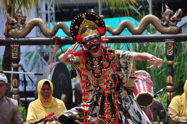 Tari Topeng Cirebon