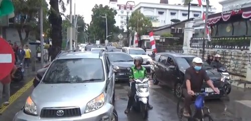 bocah 9 tahun nyetir mobil