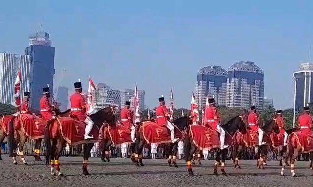 kirab bendera di monas