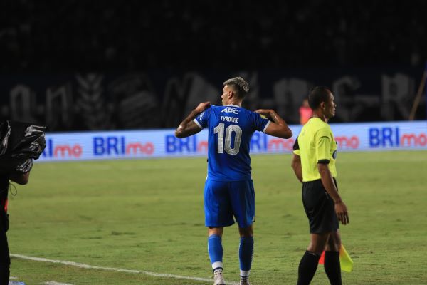 Bojan Hodaks Gol Tyronne del Pino