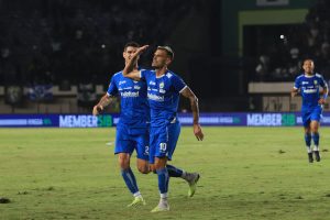 Tyronne del Pino Sabet Gelar Pemain Terbaik