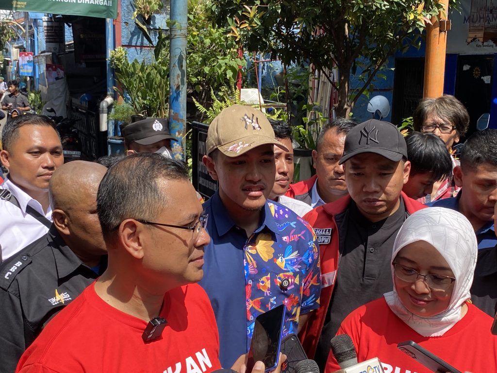 Kaesang Bersama Arfi-Yena Kunjungi RW 07 Kebon Pisang