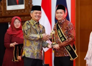 Ketua KPI pusat dinobatkan sebagai santri inspiratif