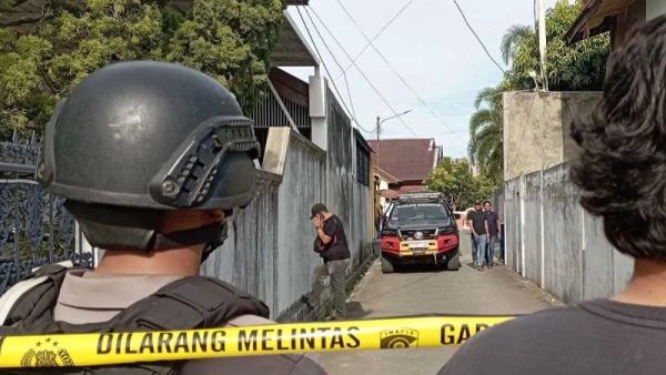 Rumah Bakal Calon Gubernur (Bacagub) Provinsi Aceh Bustami dilempari bom oleh orang tidak dikenal